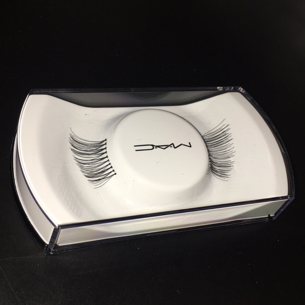 MAC LASHES A18